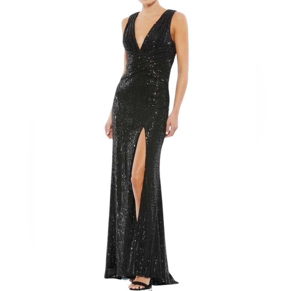 IEENA FOR MAC DUGGAL Elegant Navy Sequin Evening Gown Size 6. I#57